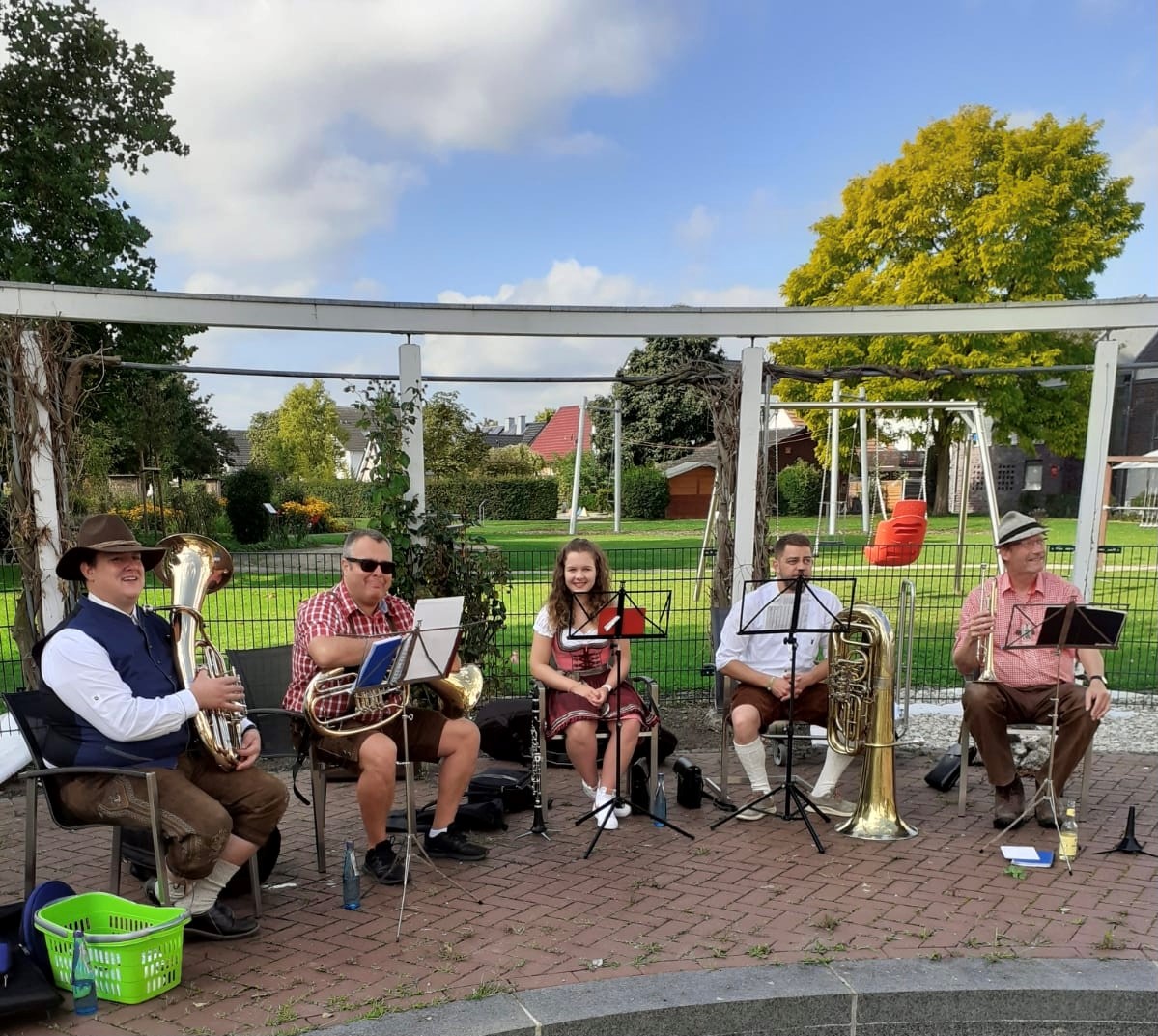 Bläserkonzert im St. Josef-Haus-Garten
